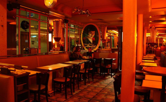 cafe paris By lale22/Flickr