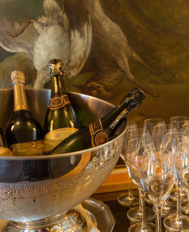 champagne By  Kamala Saraswathi/ Unsplash