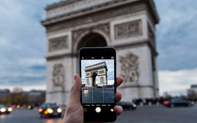 paris gate By Sebastian Gabriel/ Unsplash