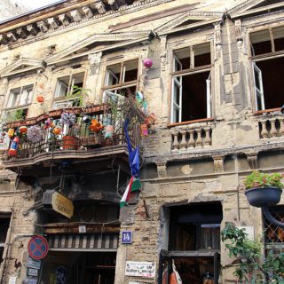 RUIN BAR BUDAPEST RUIN BAR BUDAPEST