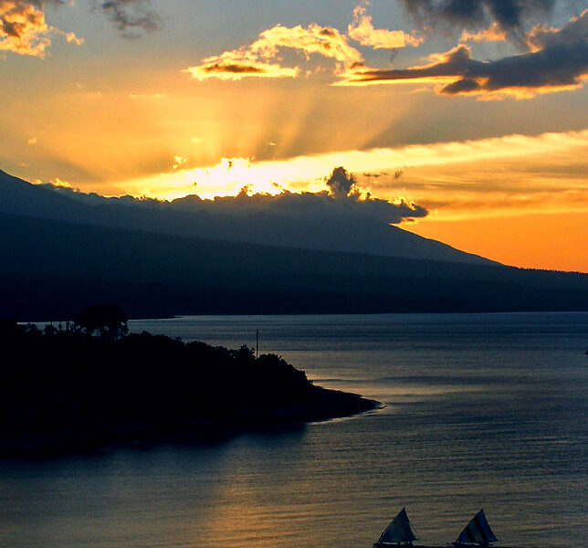 bali, jemeluk viewpoint By Riza Nugraha/ Flickr