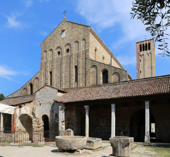Torcello,_cattedrale_di_santa_maria_assunta,_esterno_01 Torcello,_cattedrale_di_santa_maria_assunta,_esterno_01